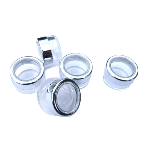 Pojemniczek plastikowy srebrna nakrętka